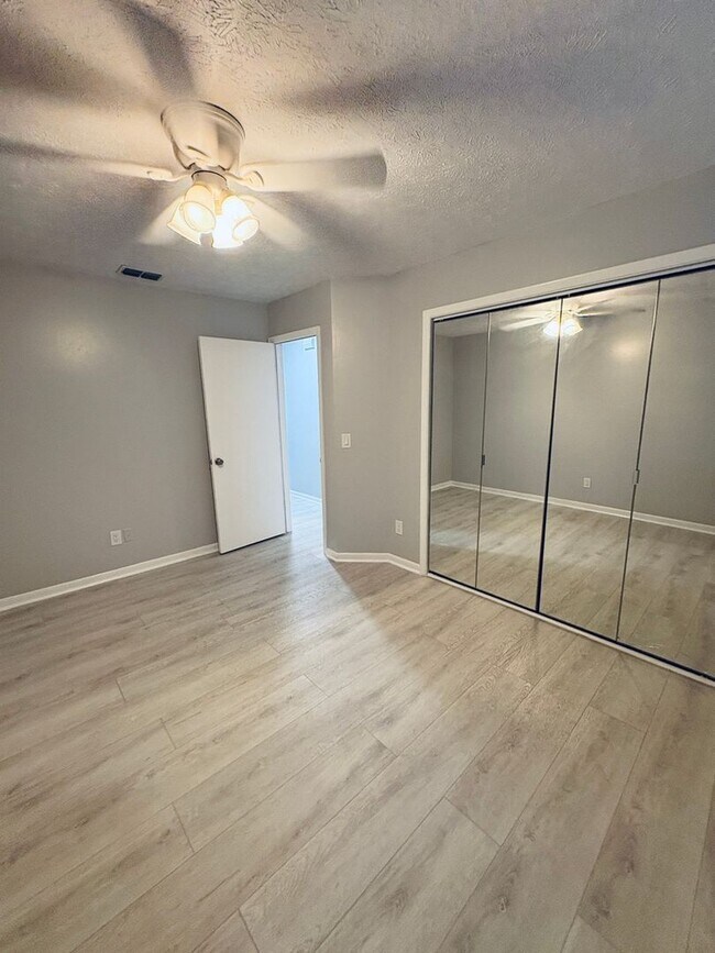 Building Photo - 8728 Jasmine Pond Dr