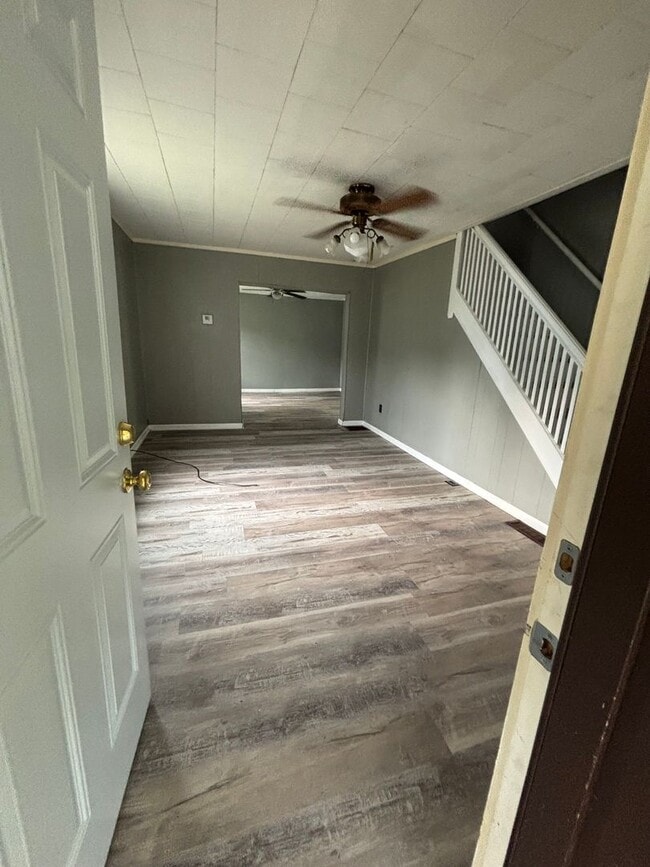 Building Photo - 3 Bdrm Newly Renovated