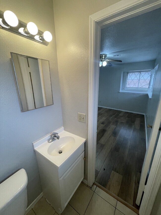 Building Photo - Charming 3-Bed, 1.5-Bath Home in Del City – Spacious Backyard & Garage!