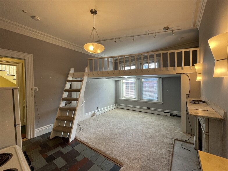 Primary Photo - 359 Beacon St
