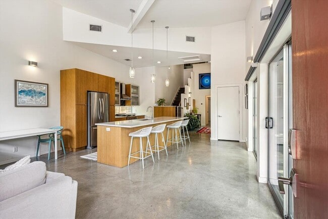 Building Photo - 207 Caney St