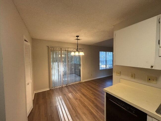 Building Photo - 6241 Rolling Fork Rd