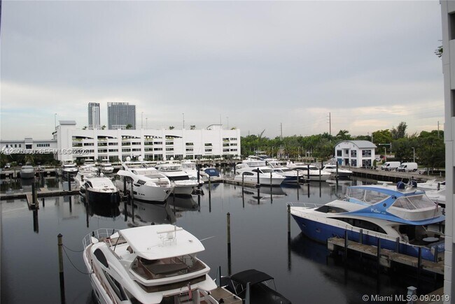 Building Photo - 17301 Biscayne Blvd
