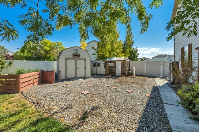 Building Photo - 6790 Greenfield Ln