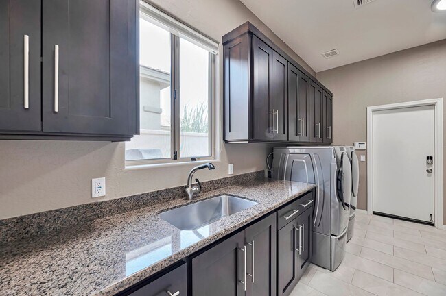 Building Photo - Stylish 2-Bedroom Home with Resort-Style A...
