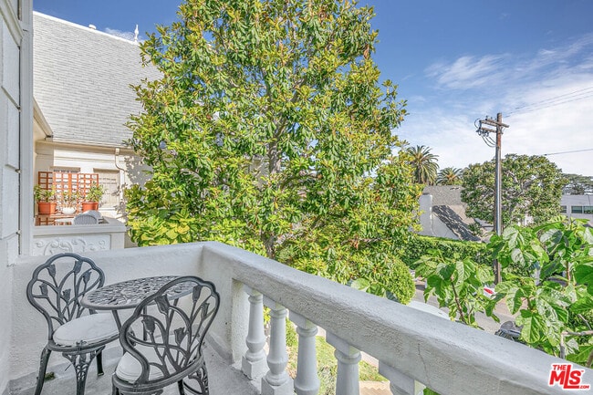 Building Photo - 6053 Scenic Ave