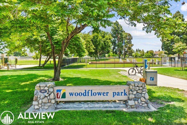 Building Photo - Gorgeous 2 bed/2 baths, located in the highly desired community of Woodbridge.
