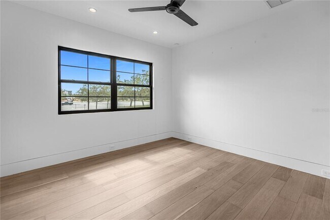 Building Photo - 1814 Barker Dr