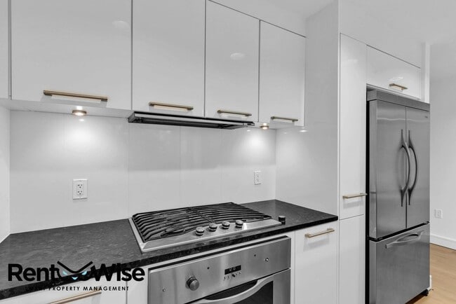 Building Photo - 631 Folsom St