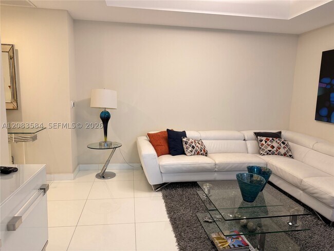 Building Photo - 15811 Collins Ave