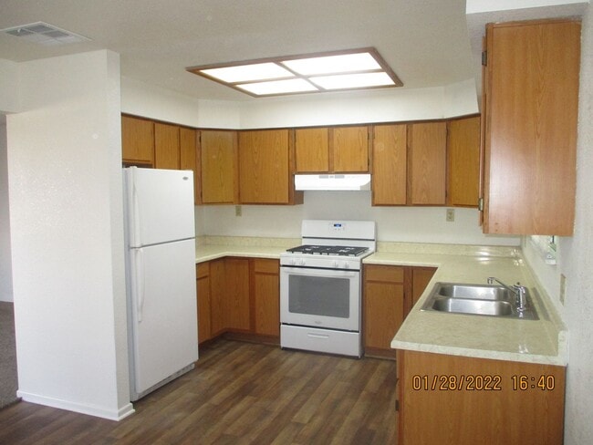 Building Photo - 3 Bedroom 1 Bath Coming Soon!