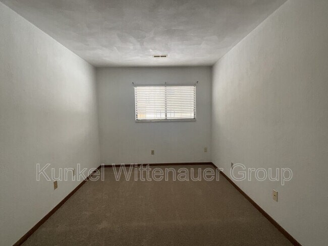 Building Photo - 262 Eagle Ridge