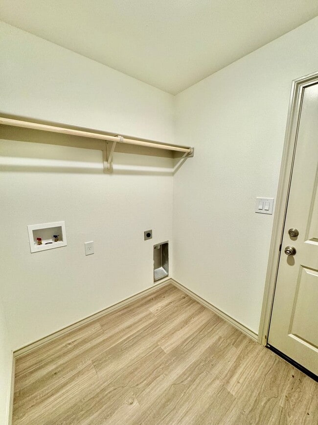 Building Photo - 3 Bed 2 Bath - Frenship ISD