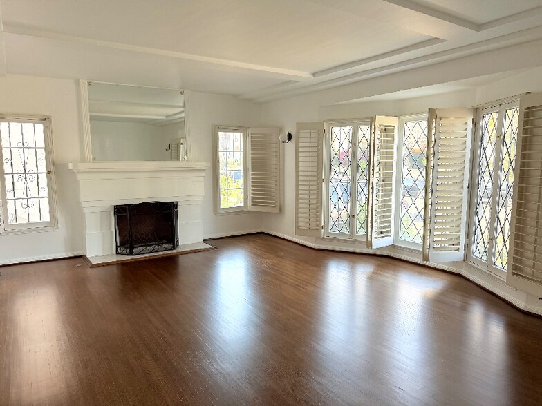 Building Photo - 8218 Blackburn Ave