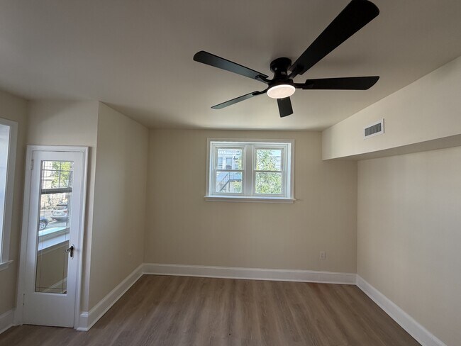Building Photo - 1651 W Grange Ave