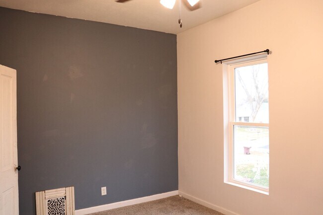 Building Photo - 6801 Lexington Ave