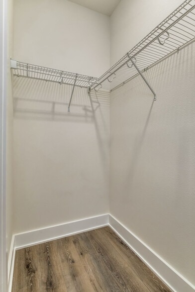 Building Photo - 520 N De Villiers St