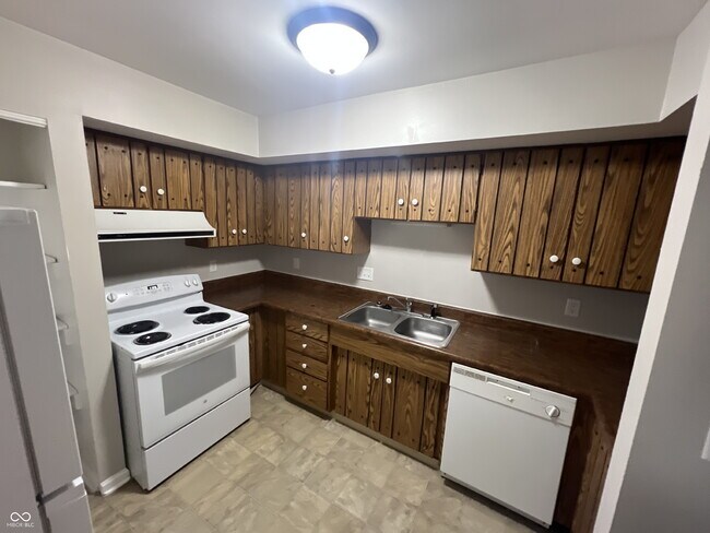Building Photo - 1310 Millerwood Ct