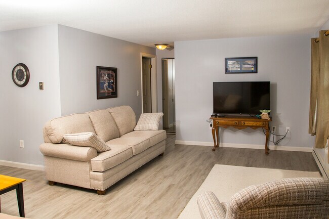 Living Room - 43 Hadley Village Rd