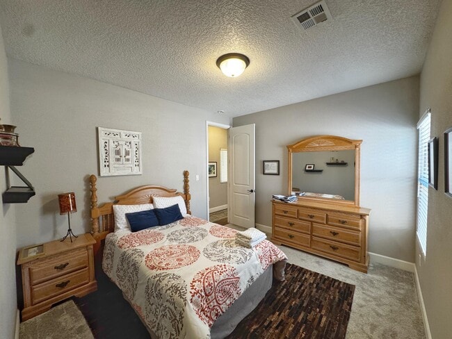 Building Photo - 6801 Prom Ave NE