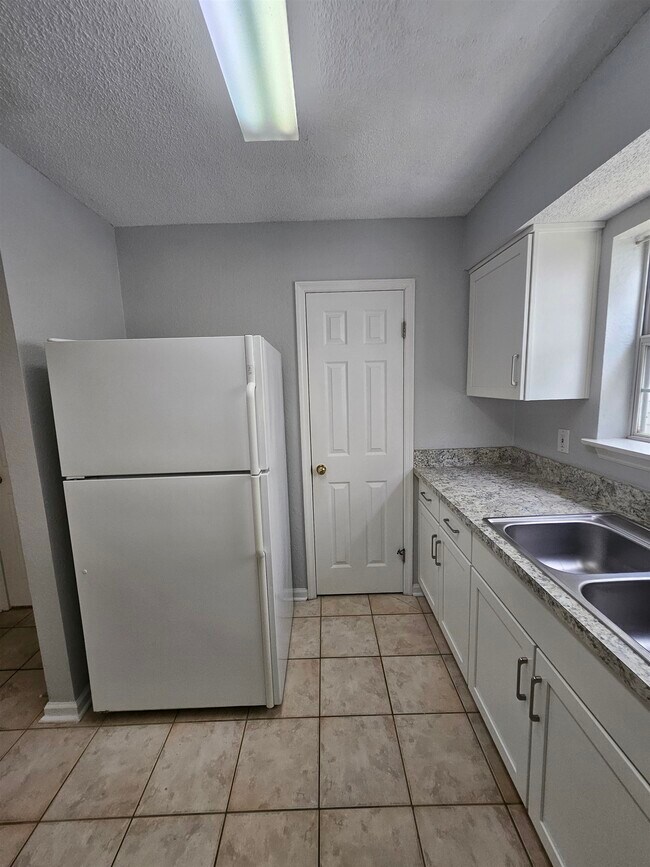 Building Photo - 3377 Tansey Ct
