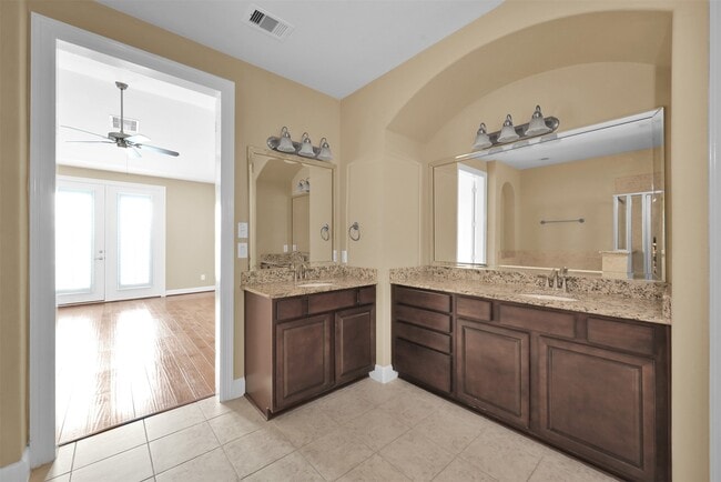 Building Photo - 14527 San Pietro Dr