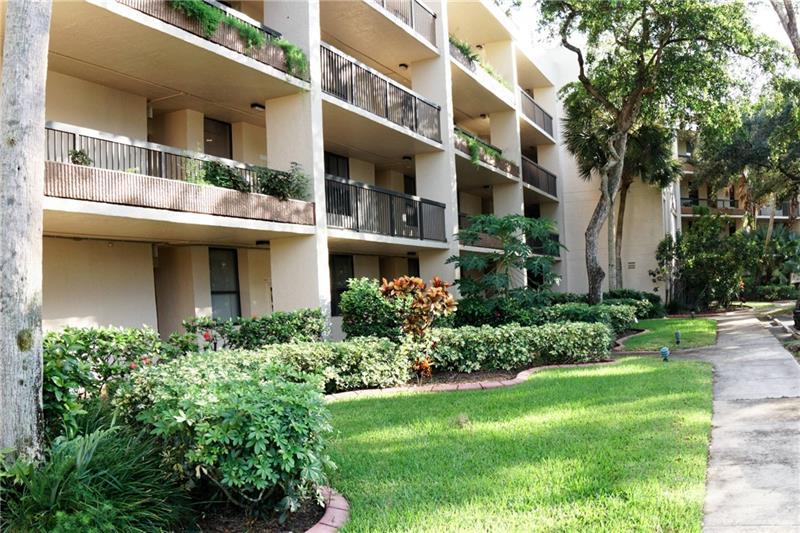 Building Photo - 7500 NW 1st Ct