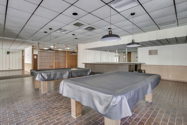 Building Photo - 1621 Hotel Cir S