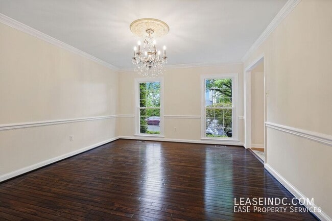 Building Photo - 3204 Ellicott St NW