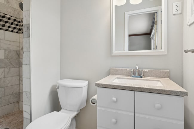 Building Photo - 1902 N Washington St