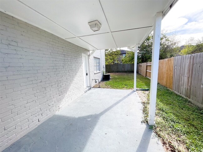 Building Photo - 4612 W Orange St