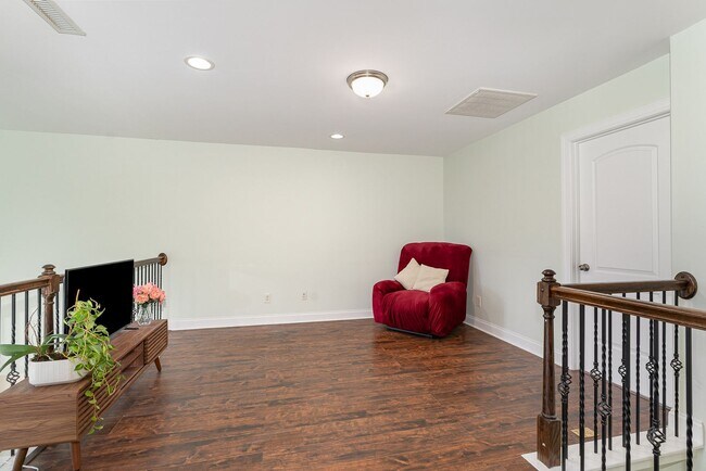 Building Photo - Beautiful 4/3 in High Point