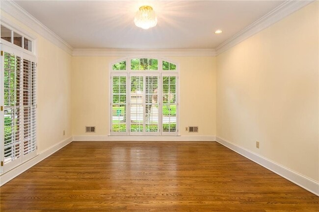 Building Photo - 1034 St James Crossing