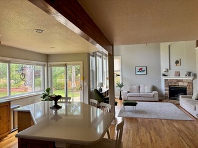 Building Photo - 815 Trail Ridge Dr