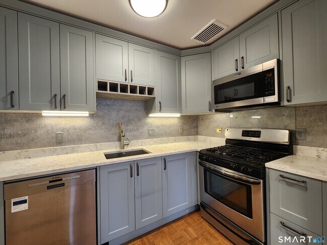 Building Photo - 22 North Lake Dr