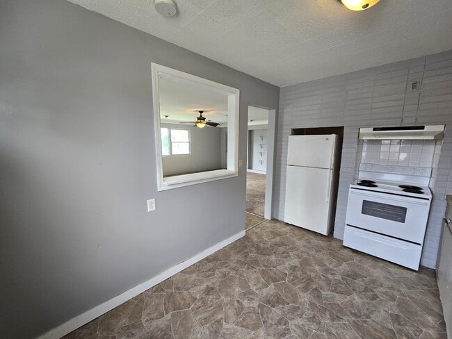 Building Photo - 4521 Rushmore Dr NE