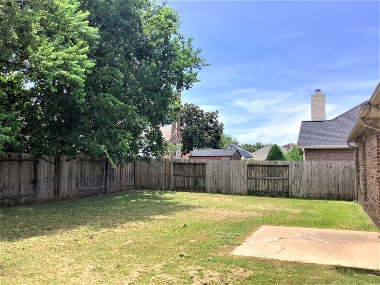 Building Photo - 5018 Beechknoll Ln