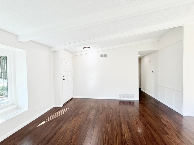 Building Photo - Cozy, charming newly updated 3 bed 2 bath home located in a cul-de-sac