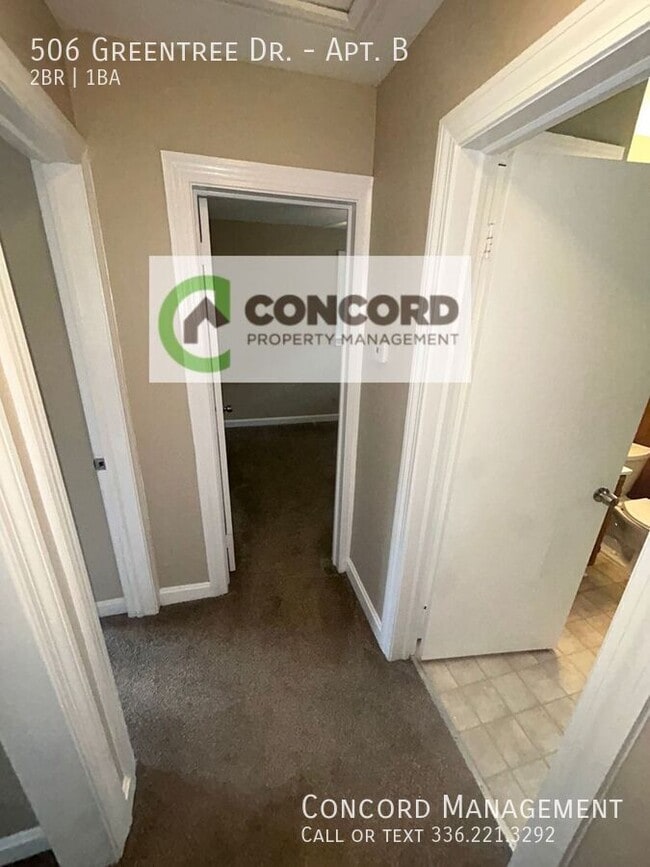 Building Photo - 506 Greentree Dr