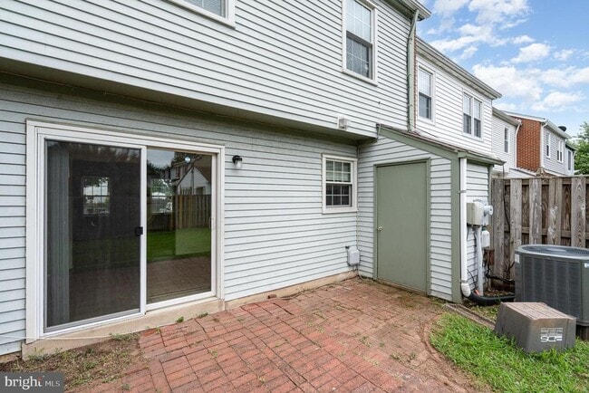Building Photo - 7624 Wedgewood Dr