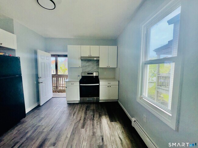 Building Photo - 898 Hancock Ave