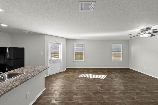 Building Photo - SOLAR Powered Home for Utility Savings! 1 MONTH FREE RENT WITH 20 MONTH LEASE!