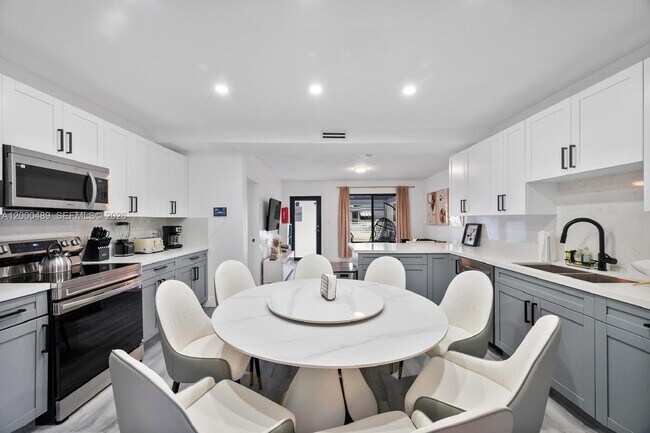 Building Photo - 11730 NW 3rd Ave