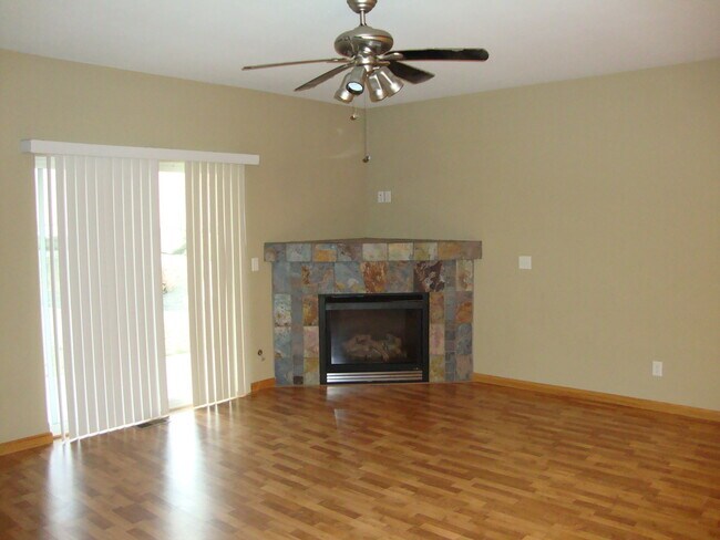 Building Photo - 503