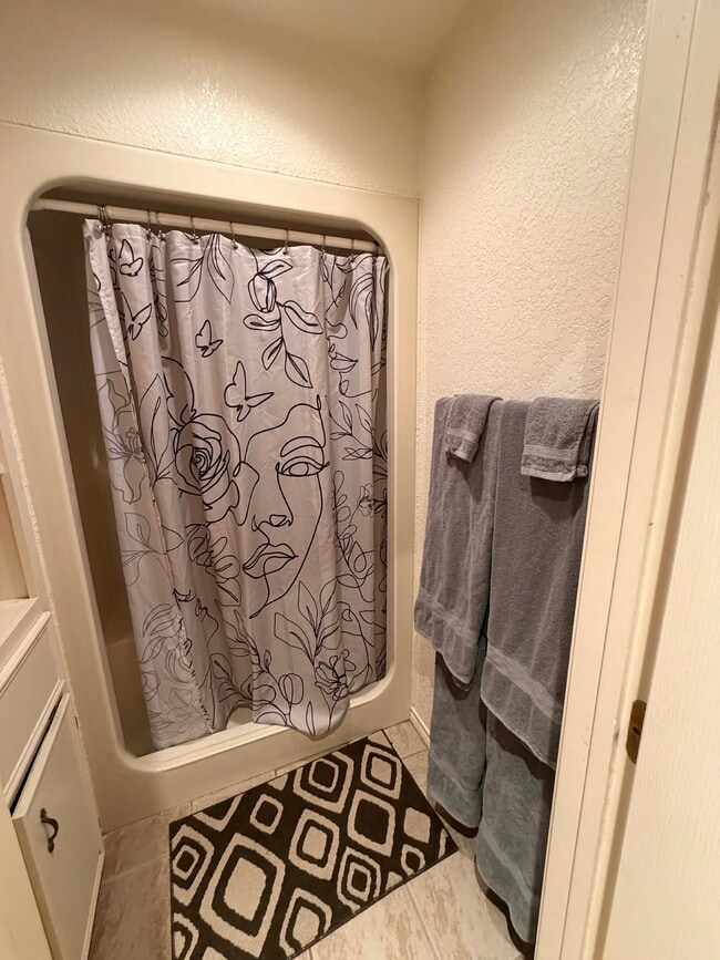 Building Photo - 1609 Westwind Dr