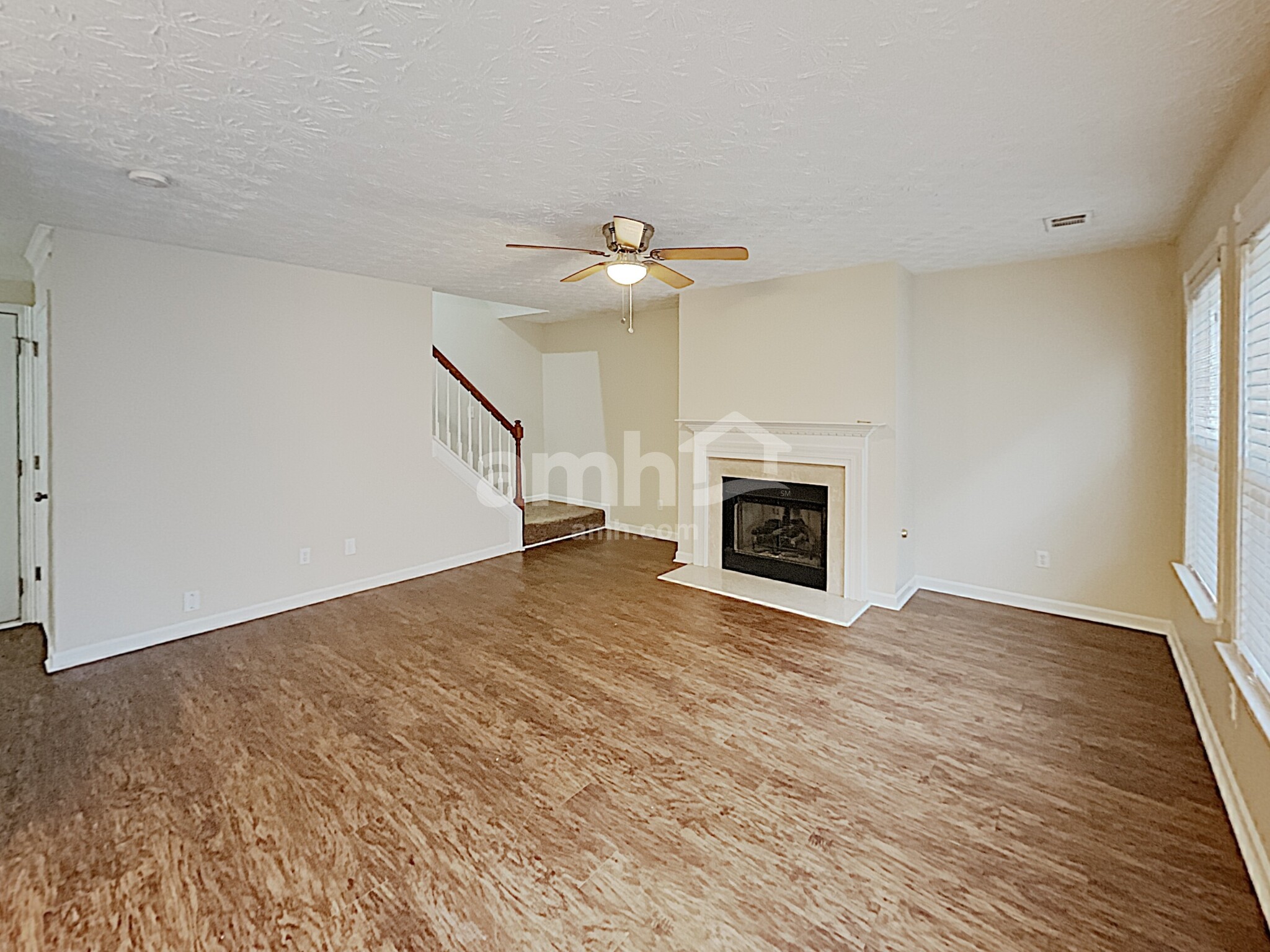 Building Photo - 327 Meadows Ln