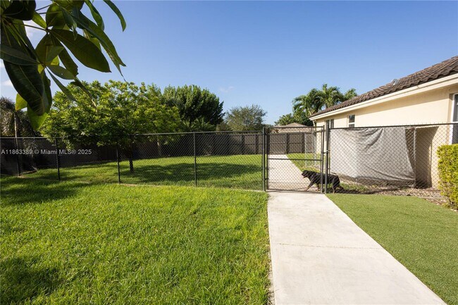 Building Photo - 2133 NW 14th Pl