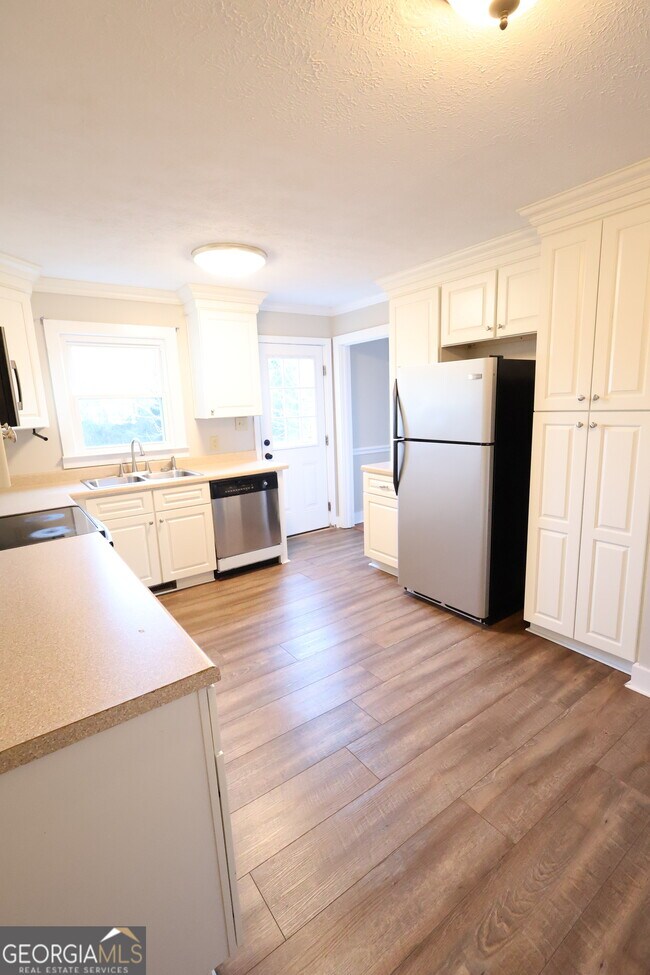 Building Photo - 1985 Briarcliff Rd