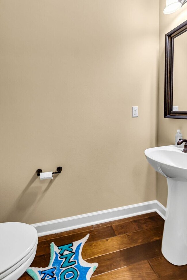 Building Photo - 5 Bedrooms in Crestview!!