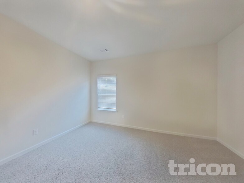 Building Photo - 280 Oliver Dr